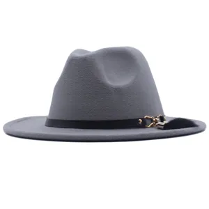 Klassischer grauer Wollhut Fedorahat für Damen mit schwarzem Lederband und Fransen.