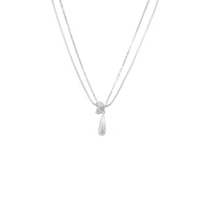 Detailed view of the double layer teardrop necklace, minimalist silver clavicle chain.