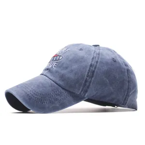 Gorra de béisbol clásica de algodón lavado con bordado para un estilo urbano versátil.