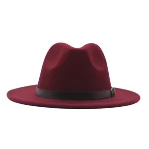 Weinroter Woll Fedora Hut mit braunem Ledergürtel Detail für Damen und Herren Mode