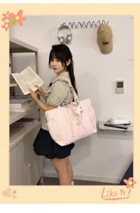 Pink star print commuter tote bag for women, stylish shoulder handbag for daily travel.