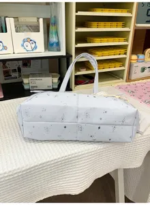 Detailed view of the women star pattern tote bag, stylish shoulder bag for daily commuting.