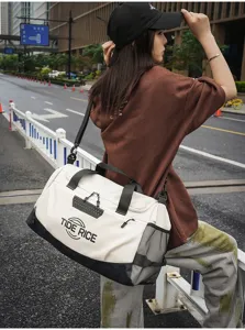 Grosse Kapazitaet Sporttasche Reisetasche Fitness Tasche fuer Damen und Herren Alltag Reisen.