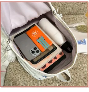 Zaino casual in tela bianca di grande capacità, perfetto per la scuola e i viaggi.