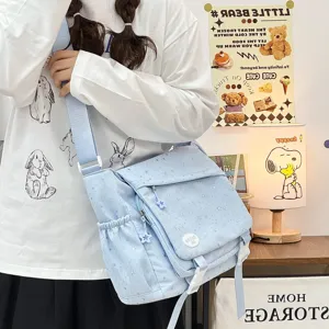 Hellblaue Sternen-Leinen-Umhängetasche, lässige Studenten-Schultertasche für den täglichen Weg.