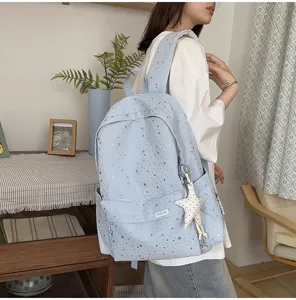 Zaino casual azzurro stampato con stelle per ragazze, leggero e ideale per i viaggi.