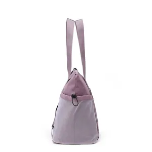 Lila Yogatasche mit seitlichen Netztaschen, leichte Reisetasche und Aufbewahrungstasche für Alltag.