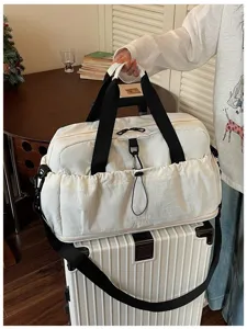 Large capacity travel duffel bag, unisex waterproof weekend gym bag with wet pocket.