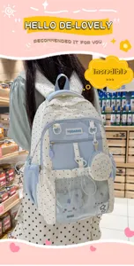 Vista detallada de bolso ita transparente de lunares estilo japonés con bolsillo frontal y estuche.