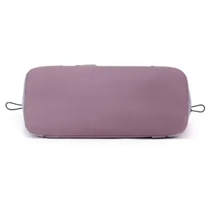 Detaillierte Unteransicht der grossen Yogatasche in zartem Rosé mit robustem Material Design.