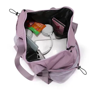 Große lila Reisetasche für Damen, Freizeityoga Sporttasche mit mehreren Fächern und Reißverschluss.