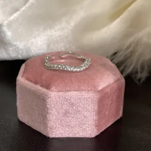 Minimalist wave open ring with sparkling cubic zirconia, stylish geometric jewelry for daily wear.