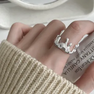 Minimalistischer unregelmässiger flüssiger Silberring für Damen, modischer geometrischer Ring.