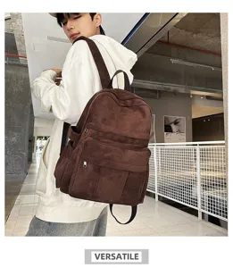 Detailansicht des braunen Wildleder-Rucksacks im Vintage-Look für den urbanen Pendler.