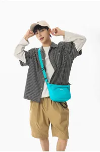 Bolso cruzado de nailon elegante para hombre y mujer, bolso de pecho hip-hop informal.