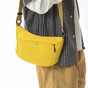 Bolso cruzado amarillo de nylon, bolso de pecho informal minimalista para la moda diaria.