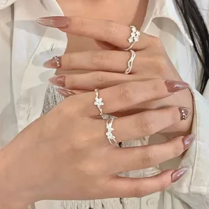 Exquisite silver flower and butterfly open rings set, sweet and cool stackable knuckle rings detail.