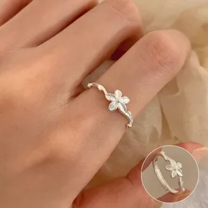 Silver flower open ring for women, sweet and cool style adjustable fashion jewelry detail.