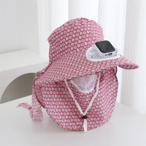 Chapeau de soleil floral pour femme avec masque facial et ventilateur solaire pour extérieur.