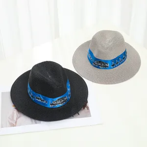 Sommer Sonnenschutz Strohhut Fedora Hut mit einem sehr eleganten blauen Kutschen-Band.