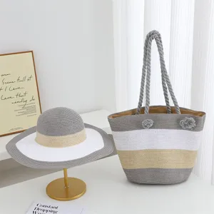 Ensemble chapeau de paille rayé d'été et sac cabas tissé grande capacité plage.