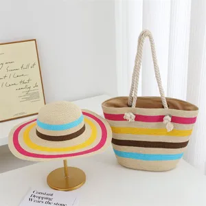 Vue détaillée d'un chapeau de paille d'été et d'un sac cabas assorti à rayures colorées.