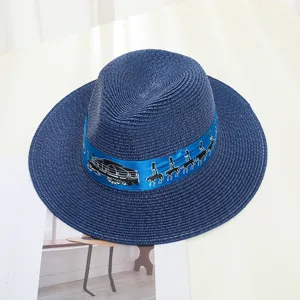 Blauer Stroh Fedora Sonnenhut mit schickem Kutschen Band, breite Krempe fuer den Sommerstrand.