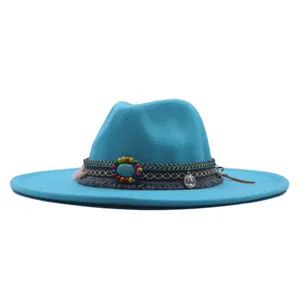 Chapeau fedora en feutre de laine style ethnique vintage avec large bord et perles.