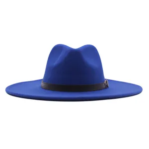 Klassischer blauer Filzhut mit breiter Krempe und braunem Ledergürtel, eleganter Jazzhut für Damen.