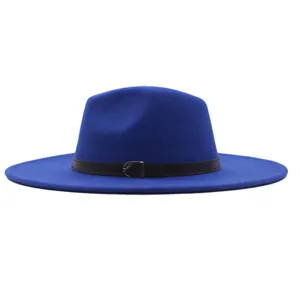 Blauer Woll-Fedora-Hut mit braunem Ledergürtel-Detail, klassischer britischer breiter Jazz-Hut.