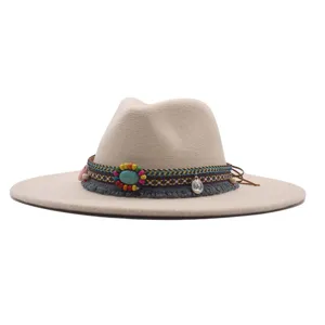 Chapeau fedora en feutre de laine à large bord bohème, chapeau jazz ethnique avec perles colorées.