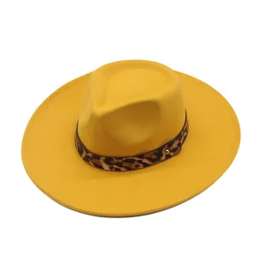 Chapeau fedora en laine jaune pour femme avec ceinture imprimé léopard grand bord détail