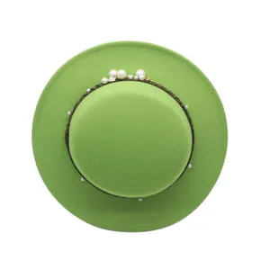 Sombrero plano verde de lana con perlas y cinta, elegante sombrero de mujer otoño.