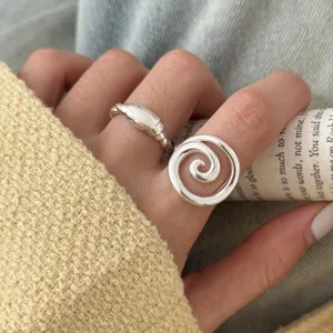 Anillo Abierto Geométrico Espiral Hueco para Mujer Estilo Ins Cobre Chapado en Plata Textura de Croissant Anillo Ajustable Joyería