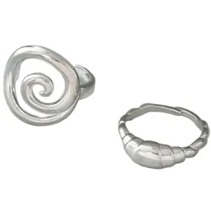 Juego de anillos de metal plateado con espiral hueca y diseño geométrico de cruasán para mujeres.