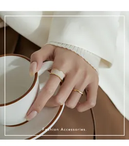 Prachtige geglaceerde emaille ring voor vrouwen geometrische brede band open sieraad.