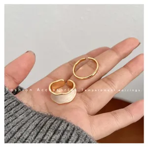 Gouden open ringen set met geometrisch breed emaildesign voor vrouwen dagelijks chic.