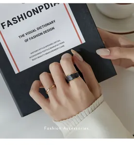 Prachtige geometrische geglazuurde ring voor vrouwen, brede band elegante open vinger sieraden.
