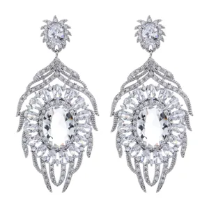 Stupendi orecchini pendenti di lusso in zircone con design a foglia, dettagli brillanti.