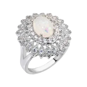 Stunning anello in opale bianco ovale con design floreale in scintillante zirconia.