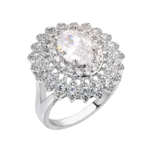 Stupendo anello con zircone ovale e design a alone multistrato scintillante in argento.