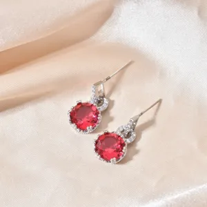 Eleganti orecchini a lobo con gemma rossa e pietre scintillanti per donne, gioielli da festa chic