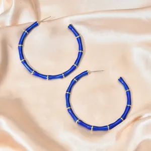 Boucles d'oreilles créoles bambou bleu pour femmes, bijoux de fête plaqués or élégants.