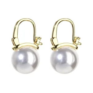 Vergoldete Ohrhänger mit elegantem weißem Perlendesign. Schicker minimalistischer Schmuck.