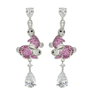 Wunderschöne Zirkonia Hasen Ohrringe mit pinken und weißen Steinen für elegante Damen.