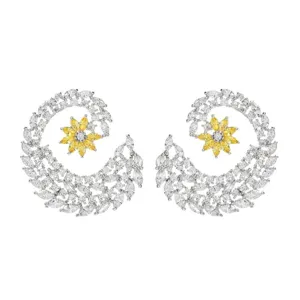 Elegante Zirkonia Ohrringe mit Spiralblatt Design und glänzendem gelben Blumenzentrum.