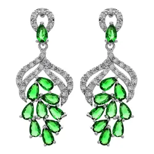 Elegante lange druppel groene zirkoon kwast oorbellen stralende zilveren hangende sieraden.