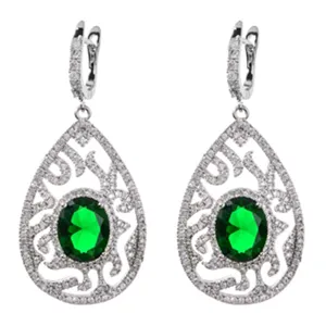 Eleganti orecchini pendenti a goccia in zircone con pietra verde centrale e filigrana.