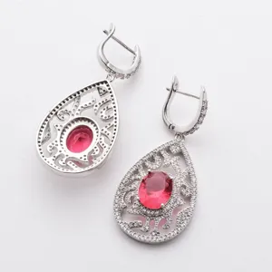 Orecchini pendenti a goccia in zircone rétro con pietra rossa, design elegante e chic.