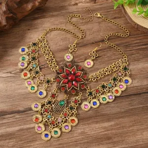 Detailansicht des böhmischen Vintage-Mehrschicht-Kristall-Münzen-Choker-Halskette-Ohrring-Sets.
